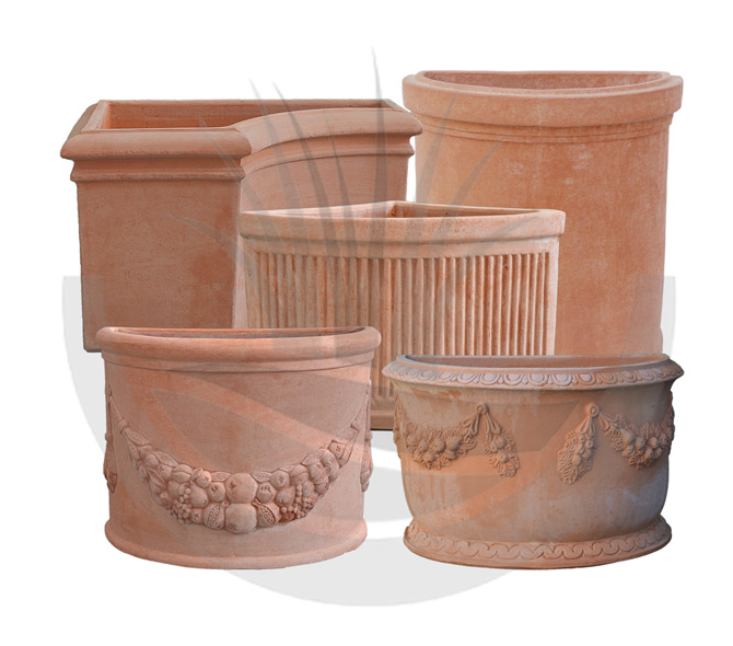 Vasi di terracotta a parete e ad angolo
